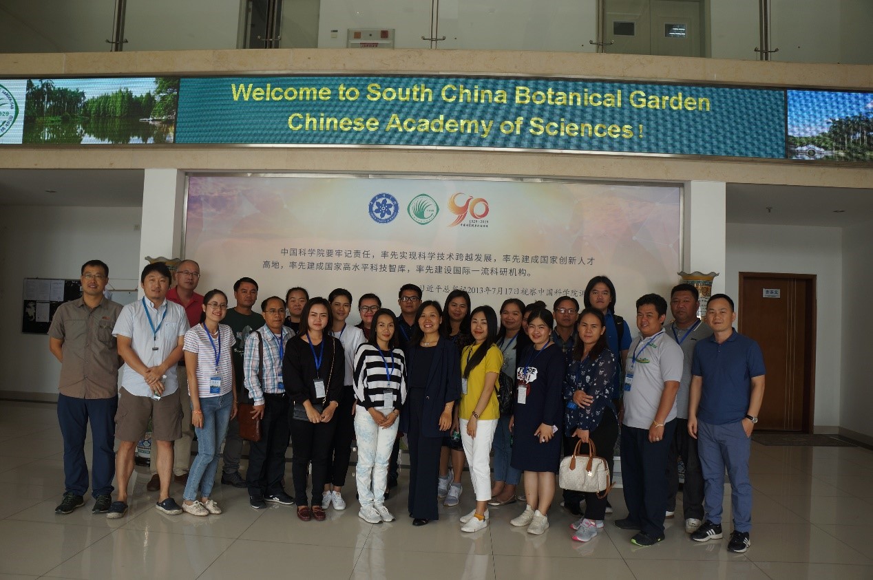 Laos delegation visited South China Botanical Garden
